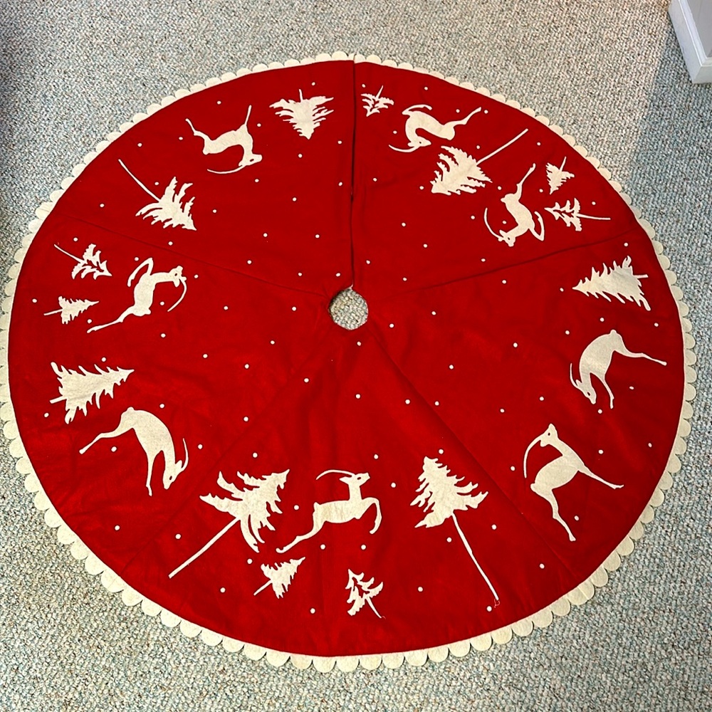 Vintagee felt tree skirt